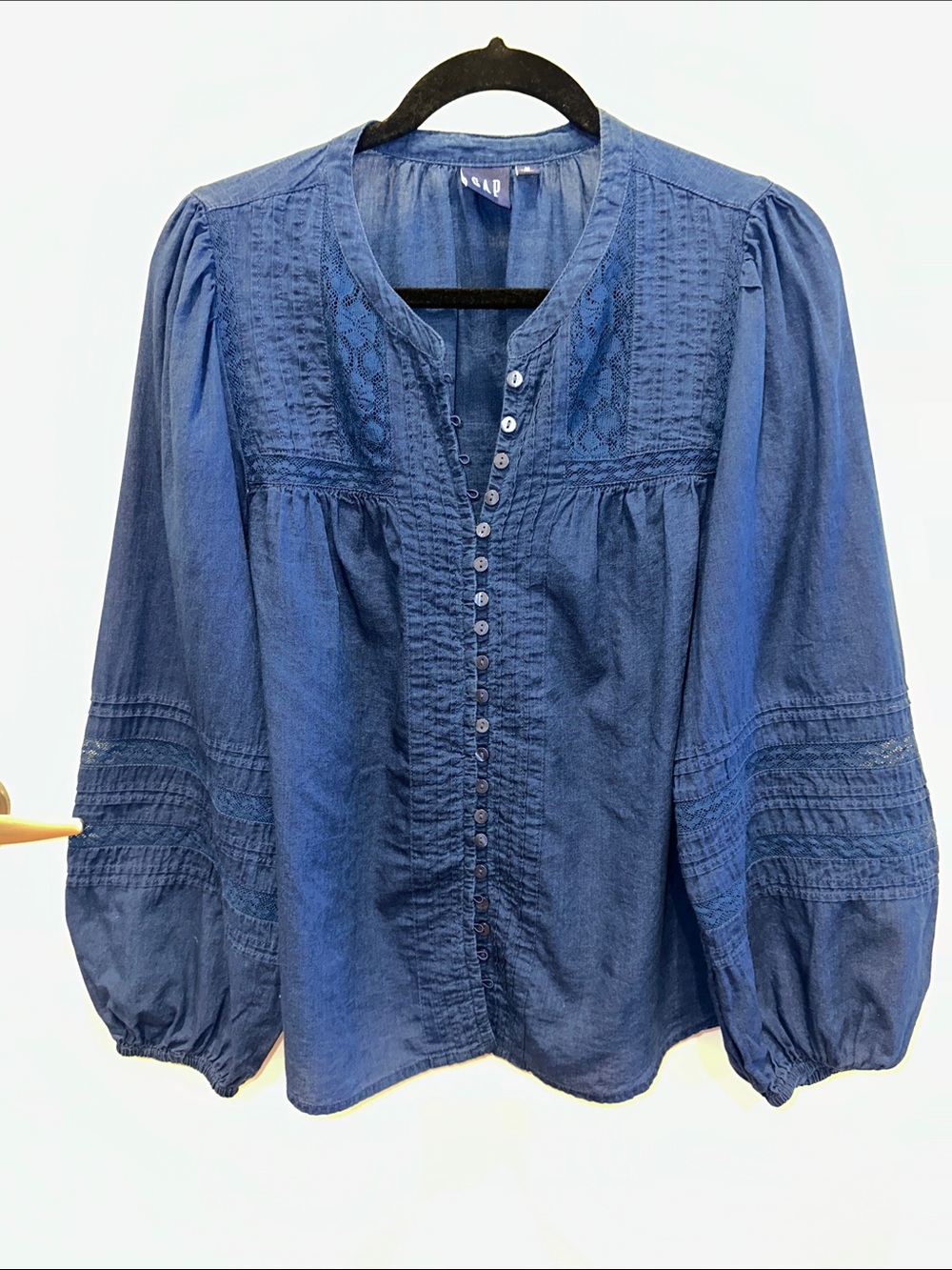 GAP Indigo Pintuck Button-Front Blouse sz M - Worn once!